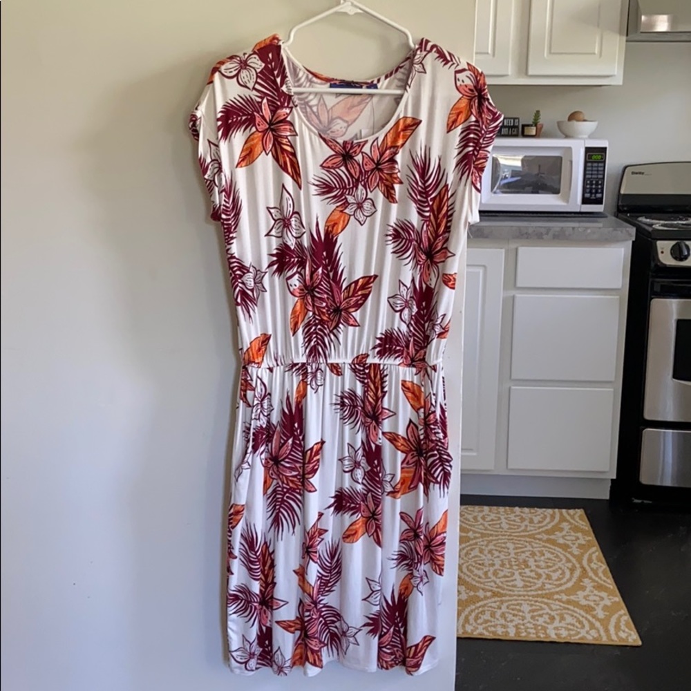 Apt. 9 Tropical Floral Dress. Pockets!